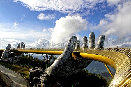 Cầu Vàng - Cận cảnh kiệt tác trên đỉnh Bà Nà Hills