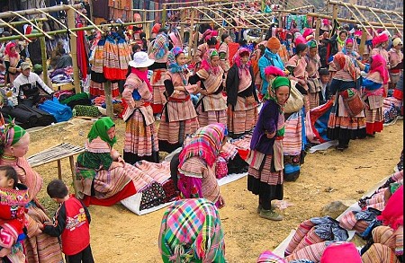 Trải nghiệm Chợ Phiên Mèo Vạc nơi hội tụ văn hoá vùng cao