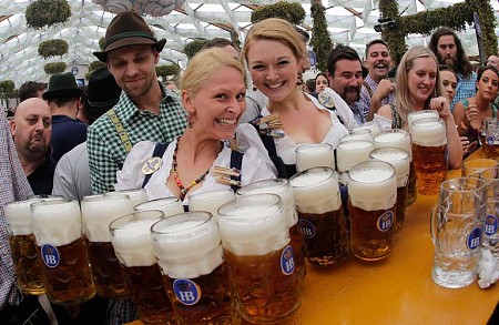 Trải Nghiệm lễ hội Bia Oktoberfest 2024