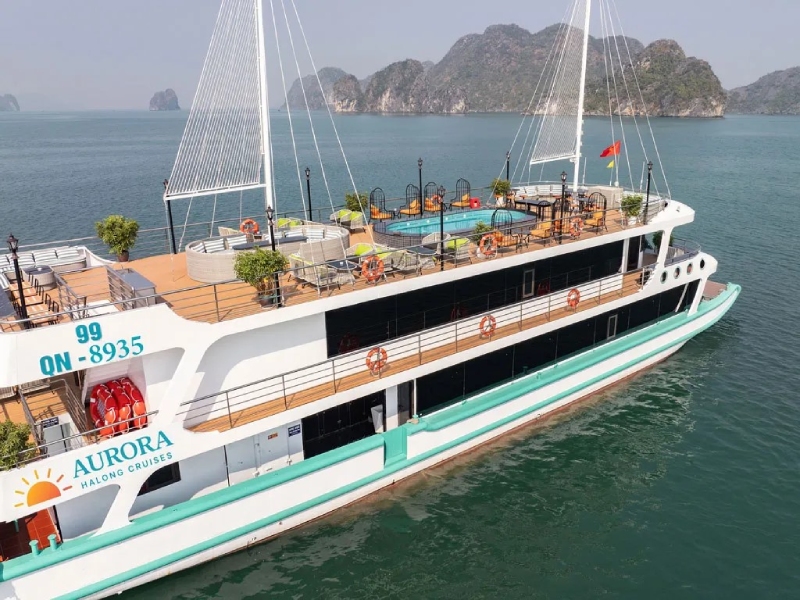 Du thuyền Aurora Halong Cruises 5 sao tham quan Vịnh Hạ Long