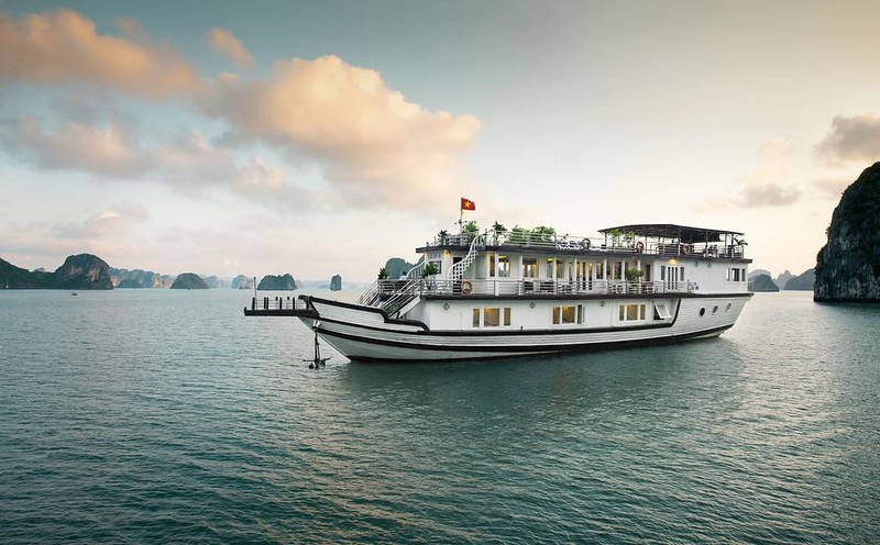 Tour Du Thuyền Majestic Hạ Long - 2 Ngày 1 Đêm Giá Hấp Dẫn