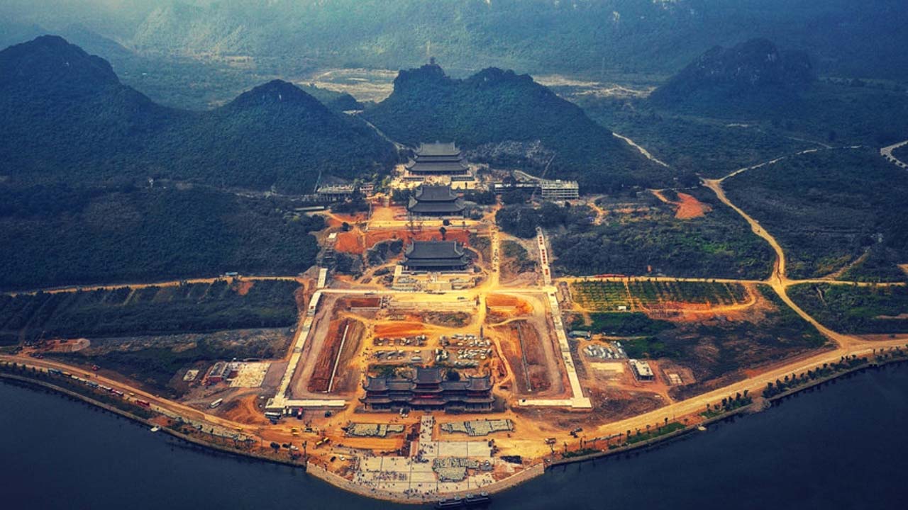 Chùa Tam Chúc – Đầm Vân Long