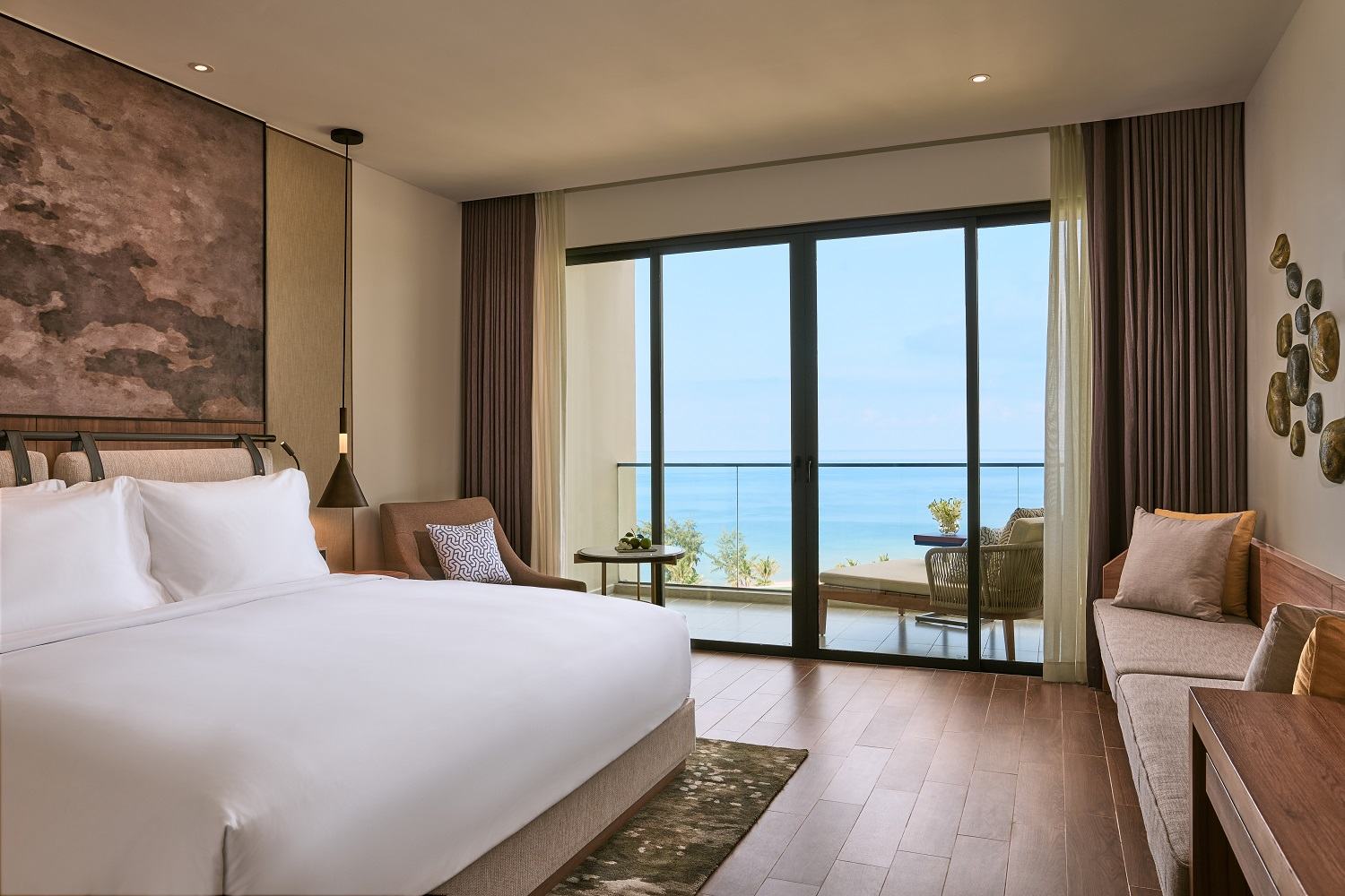 Combo Phú Quốc - Movenpick Waverly Resort