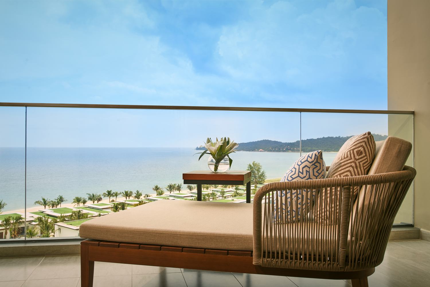 Combo Phú Quốc - Movenpick Waverly Resort