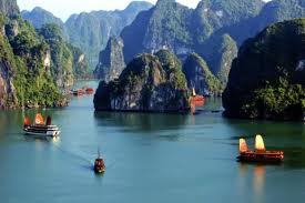 Du Lịch Miền Bắc: Hà Nội – Du Thuyền Hạ Long – Chùa Bút Tháp – Bát Tràng