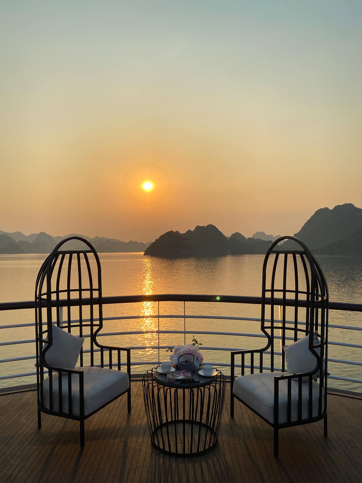 Du Lịch Trăng Mật: Vịnh Hạ Long – Nơi Tình Yêu Bắt Đầu
