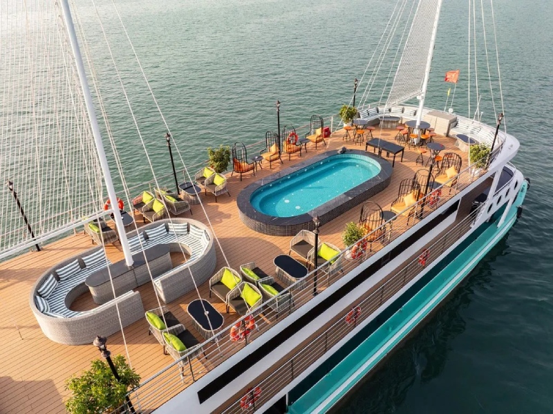 Du thuyền Aurora Halong Cruises 5 sao