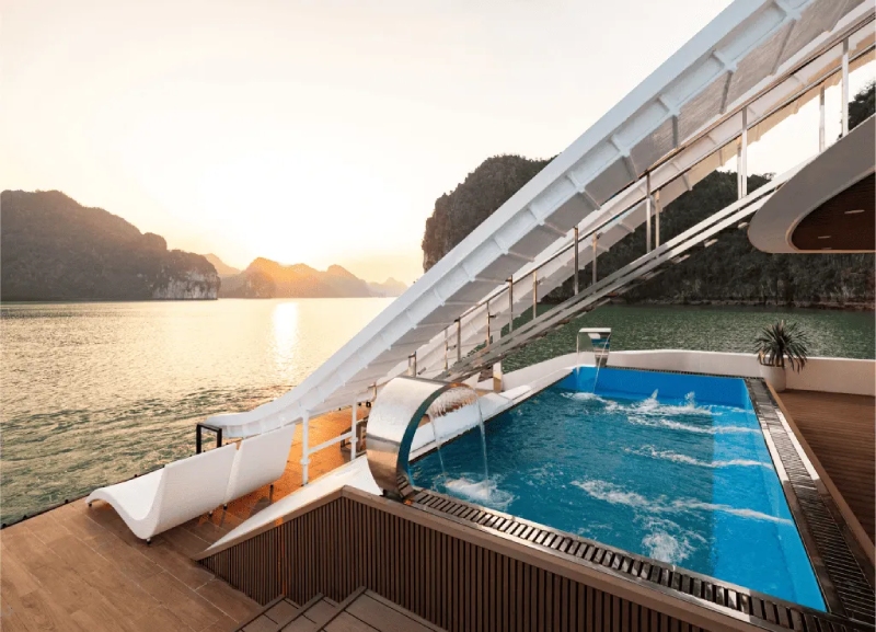 Du thuyền Hera Luxury Day Cruise sang trọng