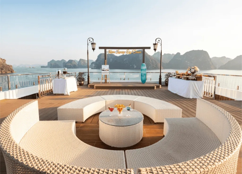 Du thuyền Hera Luxury Day Cruise sang trọng