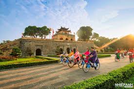 Du Thuyền Hồ Tây