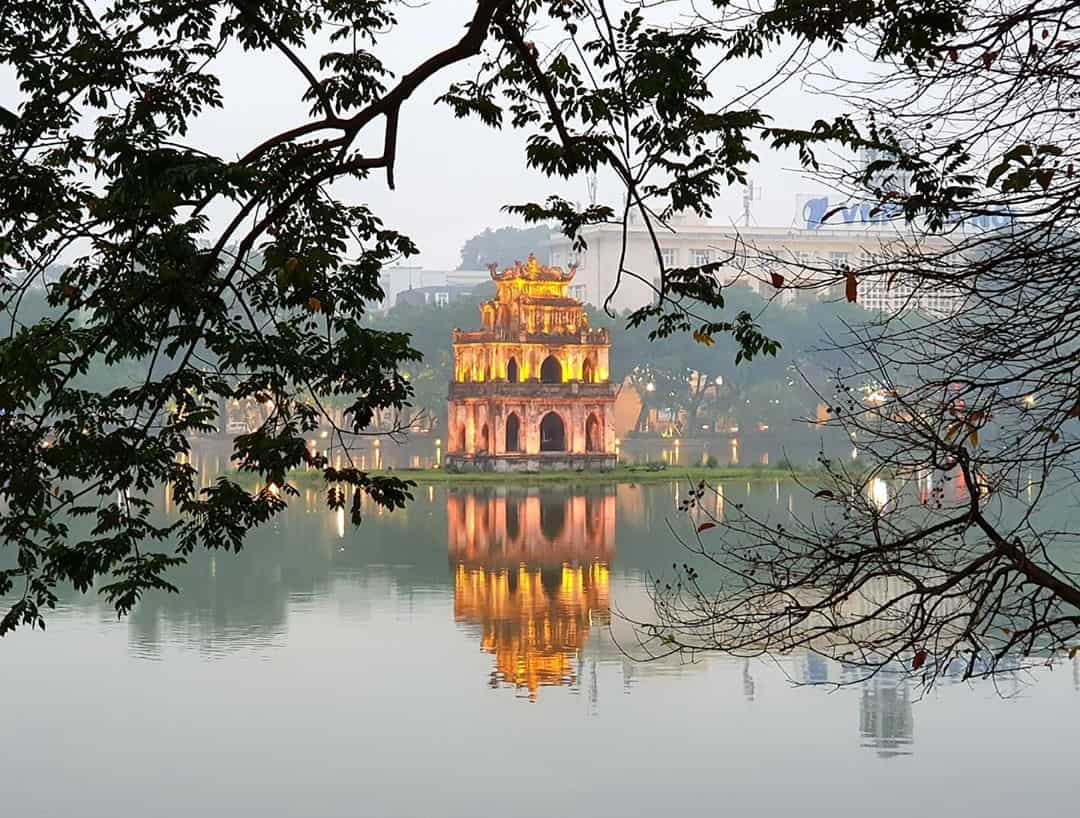 Du Thuyền Hồ Tây