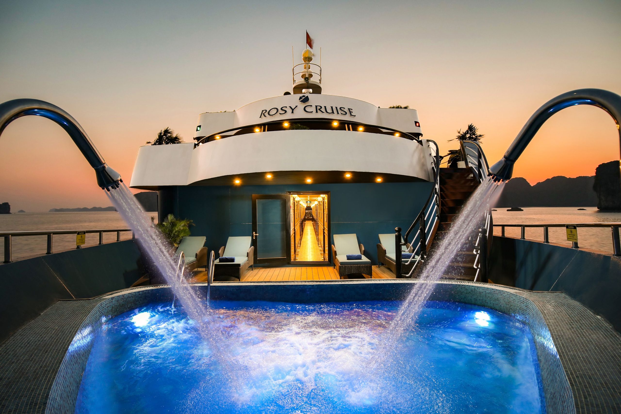Du thuyền Rosy Cruise Vịnh Hạ Long 2 ngày 1 đêm
