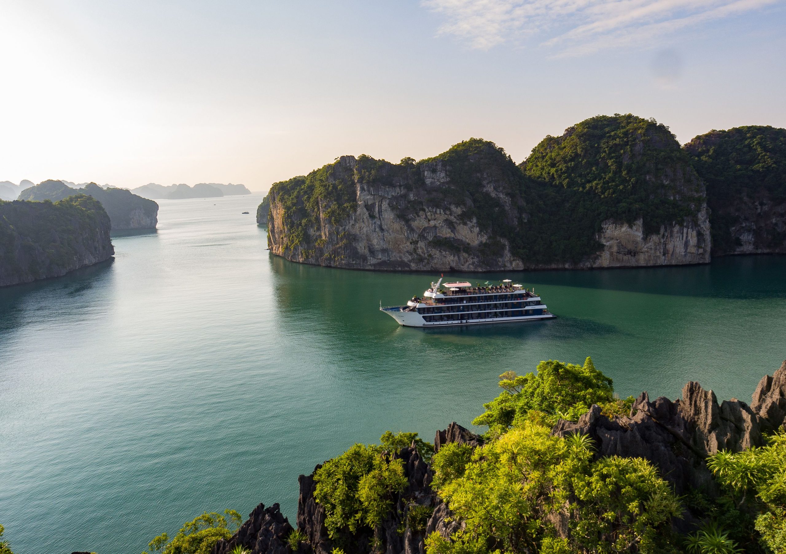 Du thuyền Rosy Cruise Vịnh Hạ Long 2 ngày 1 đêm
