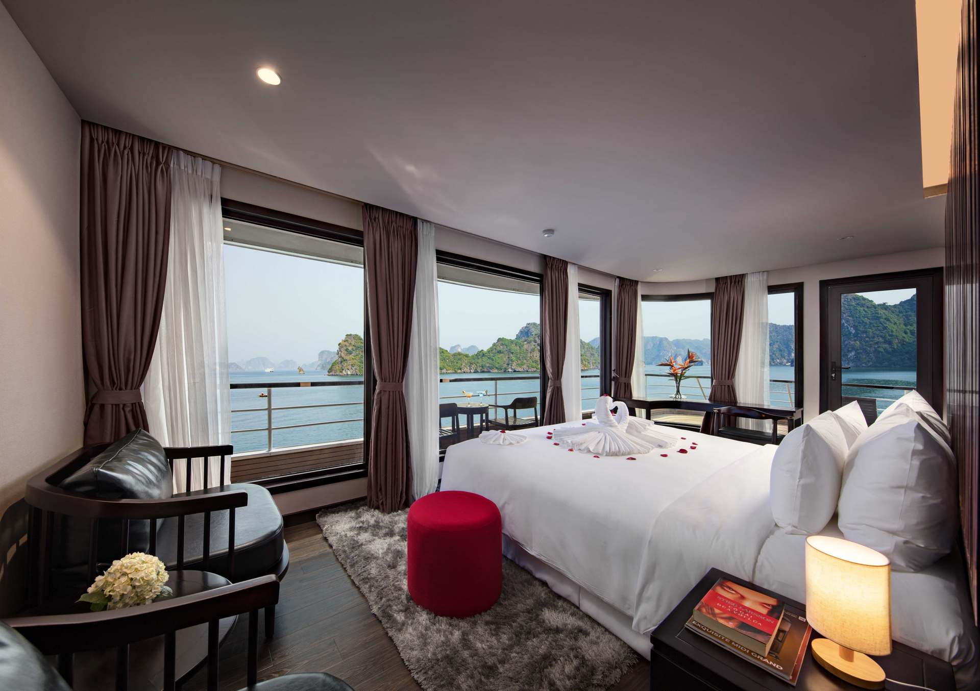 Du thuyền Scarlet Pearl Cruise Hạ Long 2 Ngày 1 đêm