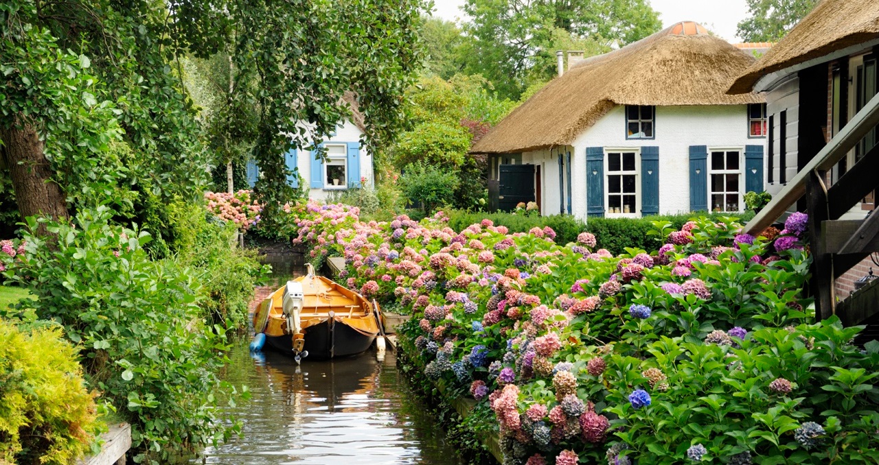 Ghé Thăm Làng Cổ Giethoorn - Chốn Quê Thanh Bình Đẹp Nhất Hà Lan