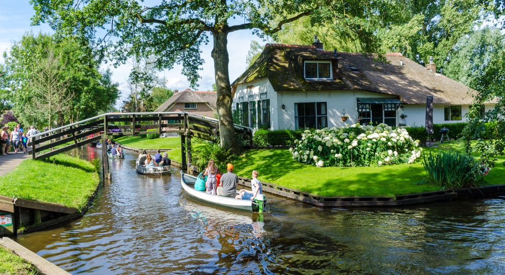 Ghé Thăm Làng Cổ Giethoorn - Chốn Quê Thanh Bình Đẹp Nhất Hà Lan