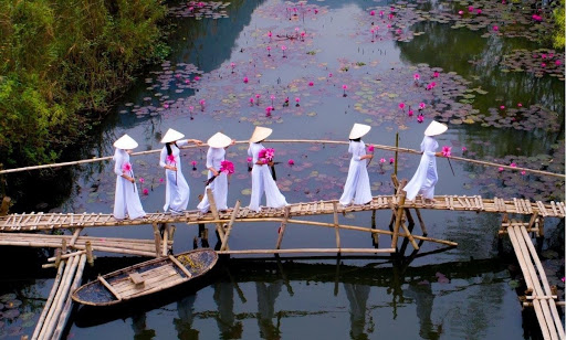 Thứ 5 hàng tuần: Hà Nội - Bái Đính - Tràng An- Hạ Long - Yên Tử - Chùa Hương - Hà Nội