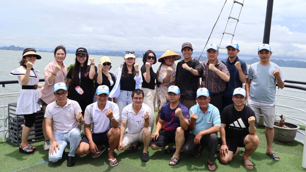 Tour biển Bãi Cháy Vịnh Hạ Long 3 ngày 2 đêm