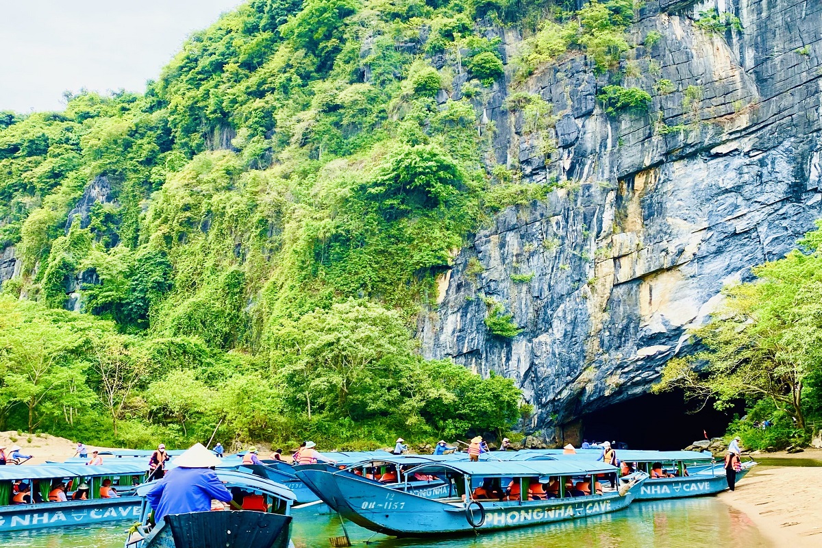 Tour Biển Nhật Lệ - Động Phong Nha 3 ngày 4 đêm đi tàu hoả