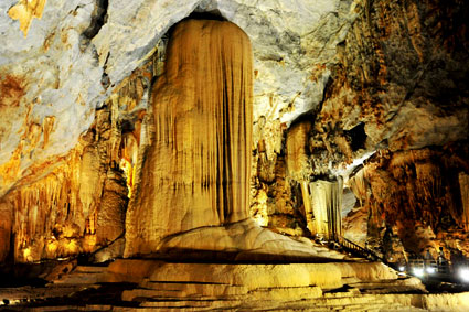 Tour Biển Nhật Lệ - Viếng Mộ Đại Tướng - Động Thiên Đường 3N4Đ