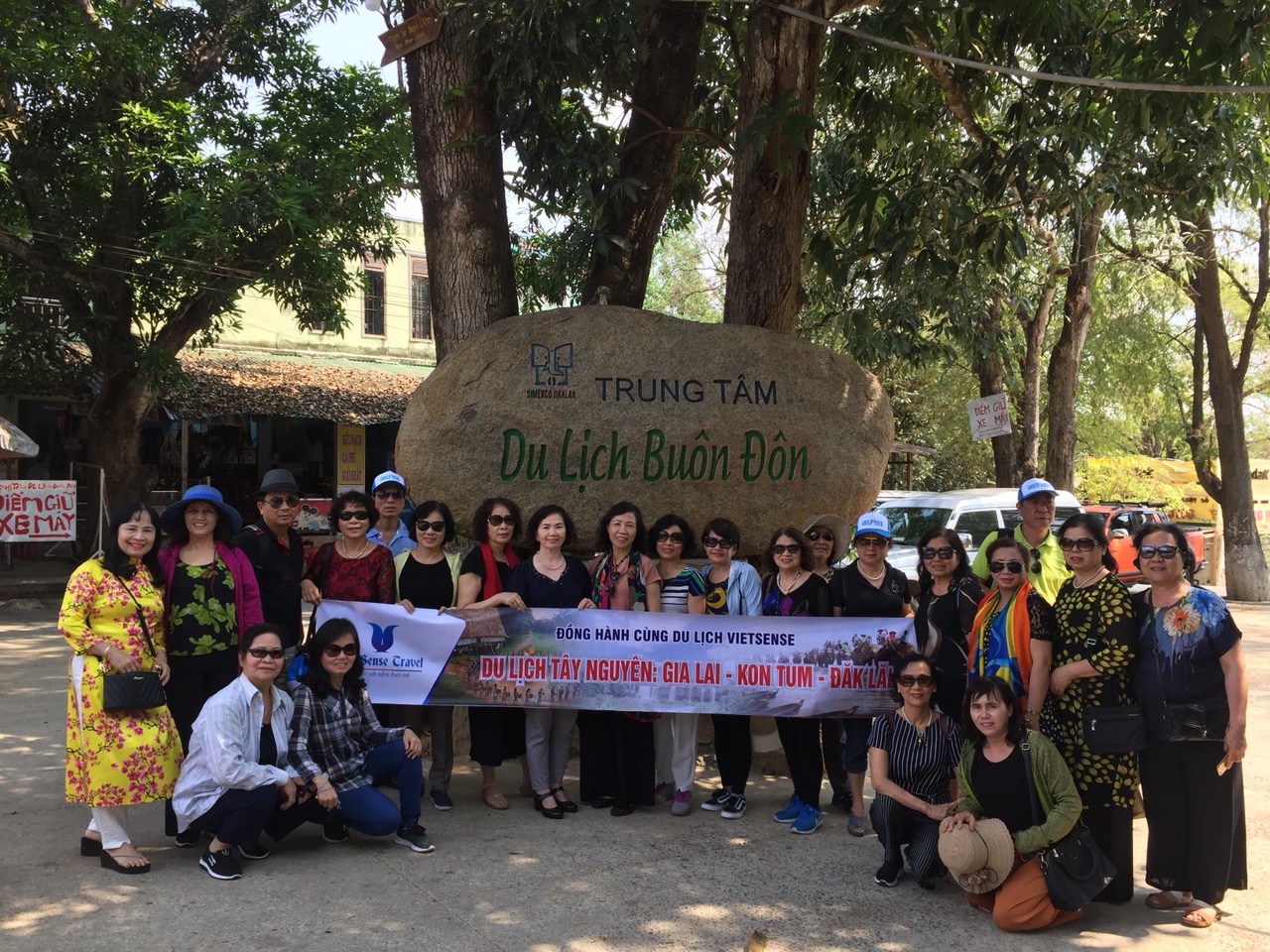 Tour Buôn Đôn và Thác Draynur 1 Ngày