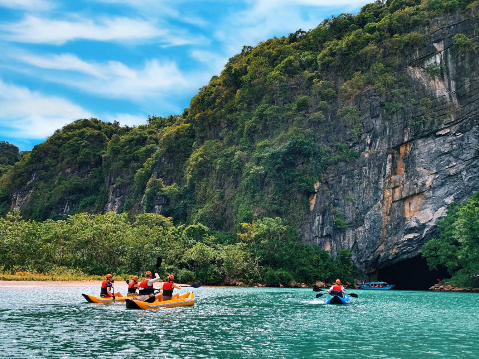 Tour Du Lịch Biển Thiên Cầm