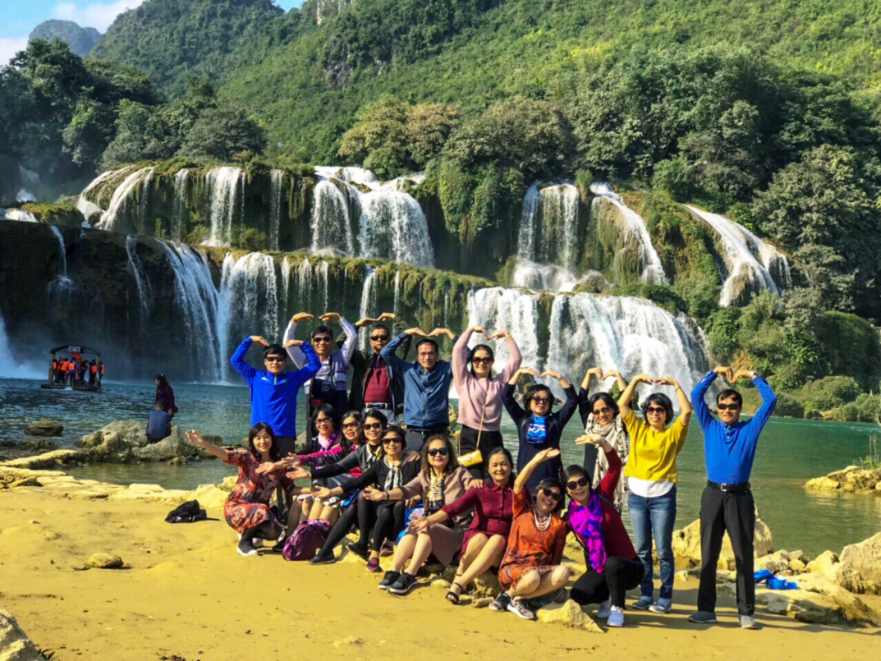 Tour Du Lịch Cao Bằng Bắc Kan Hồ Ba Bể Thác Bản Giốc