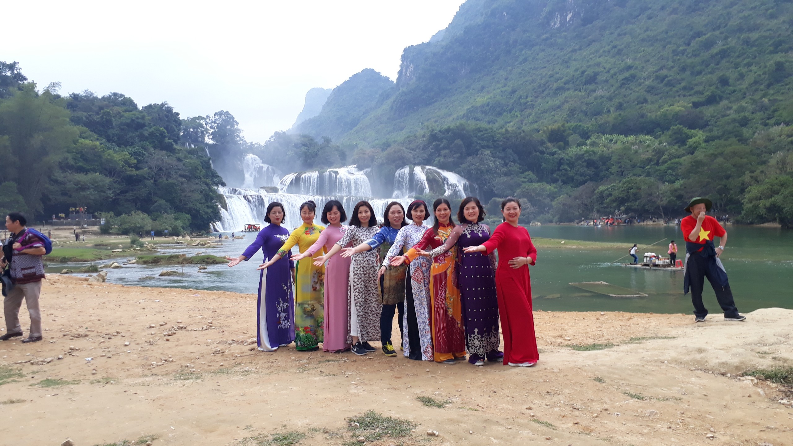Tour Du Lịch Cao Bằng Bắc Kan Hồ Ba Bể Thác Bản Giốc
