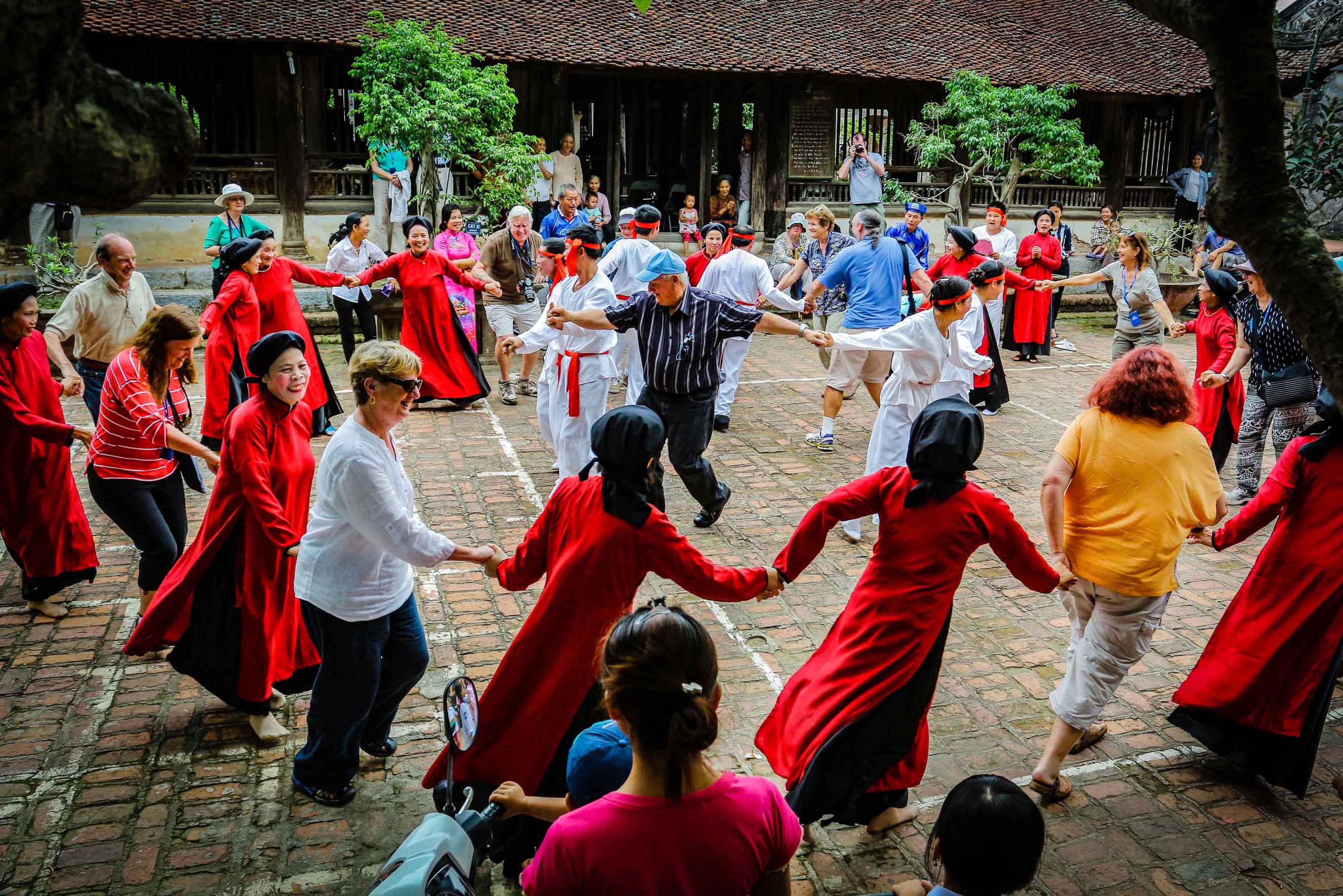 Tour Du Lịch Đền Mẫu Âu Cơ - Đền Hùng - Hát Xoan 1 Ngày
