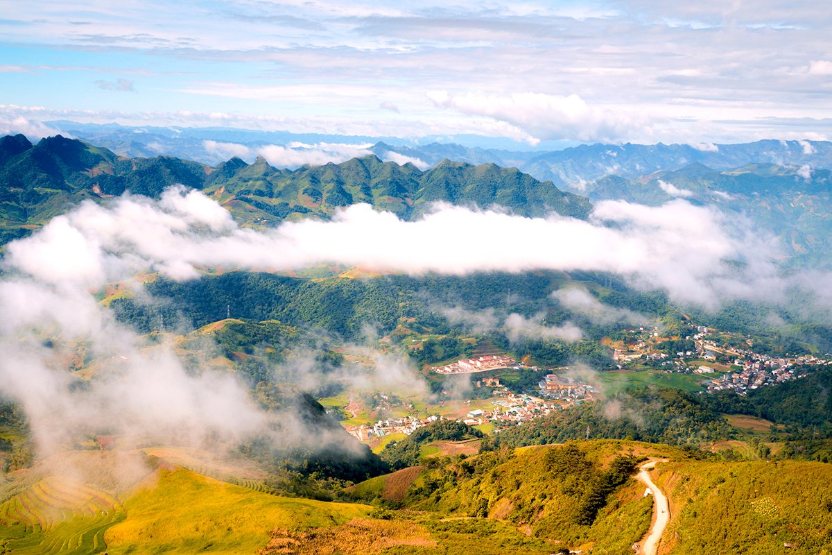 Tour du lịch Hà Giang 2025: Chùm Tour Sắc Vàng Trên Rẻo Cao!