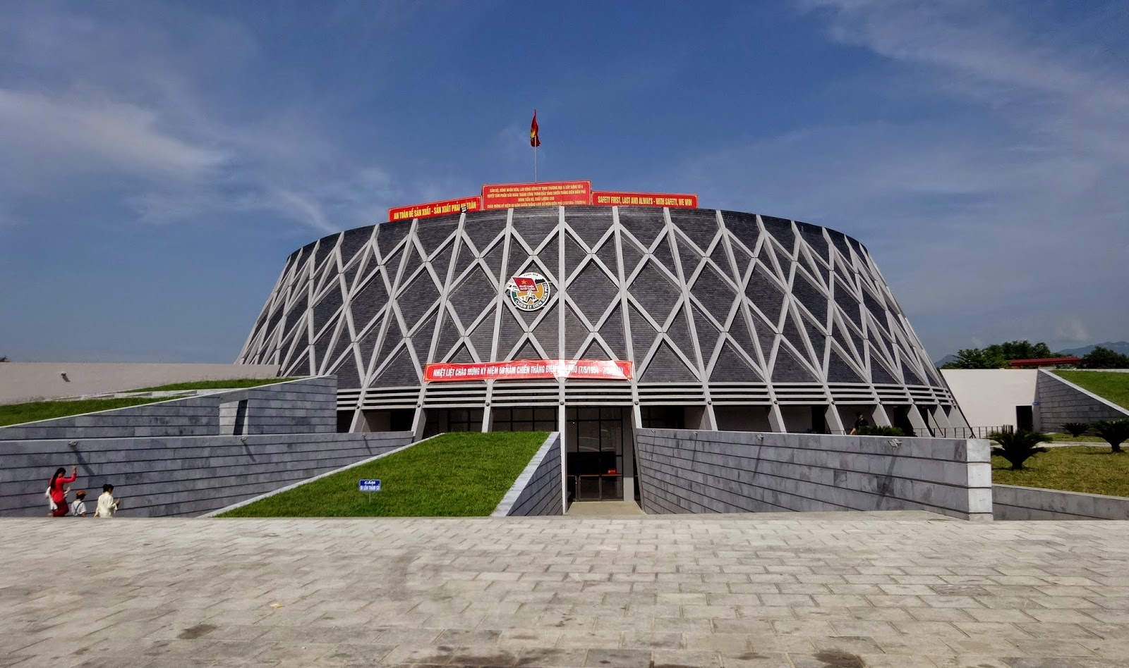 Tour du lịch Hà Nội – Mộc Châu – Sơn La – Điện Biên 4 Ngày 3 Đêm