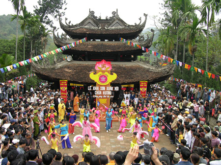 Tour Du Lịch Lễ Hội Đền Hùng: Đền Hùng - Đền Mẫu - Hà Nội 1 Ngày