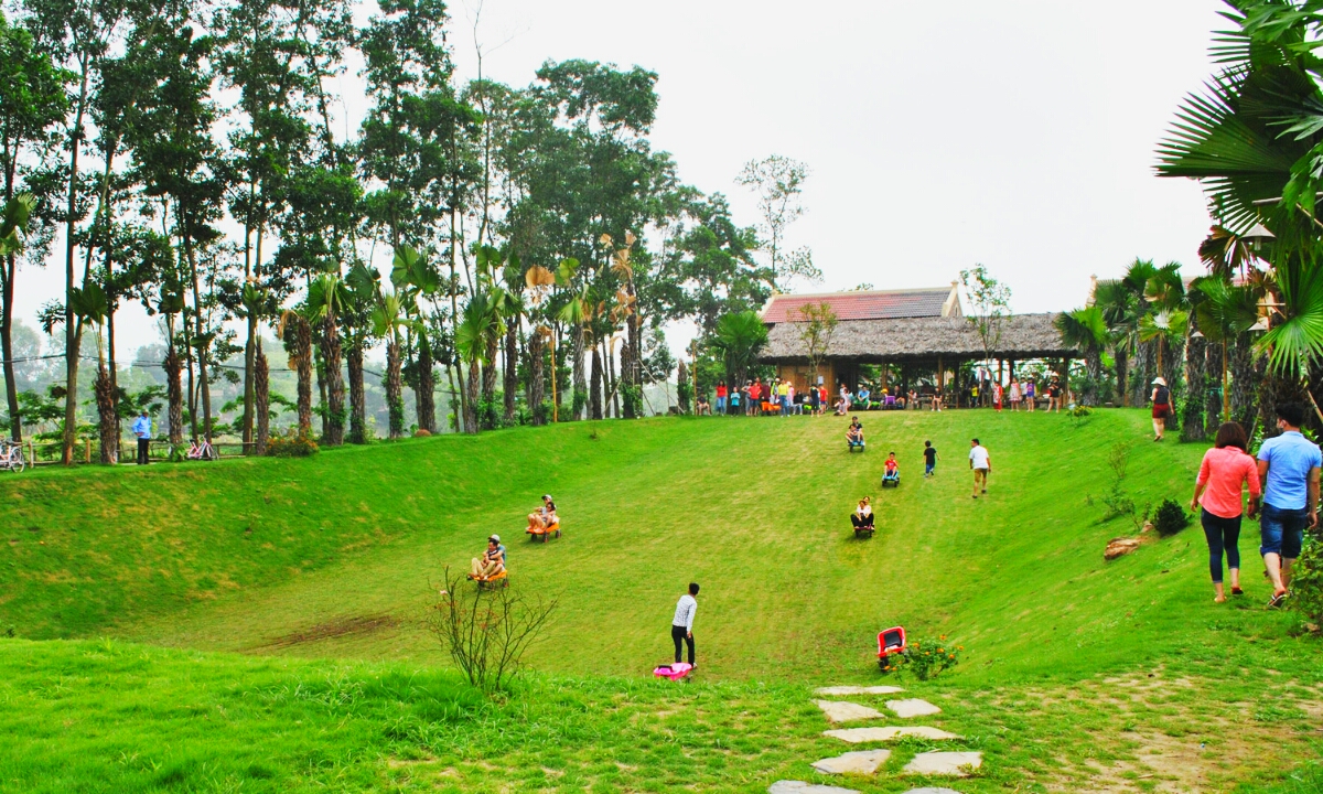 Tour Du Lịch Vườn Vua - Nhạc Đường Bá Phổ Đảo Ngọc Xanh 1 Ngày