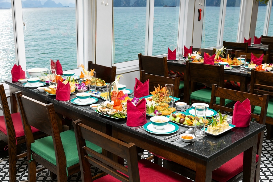 Tour du Thuyền Emeraude 2 ngày 1 đêm