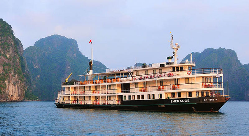 Tour du Thuyền Emeraude 2 ngày 1 đêm