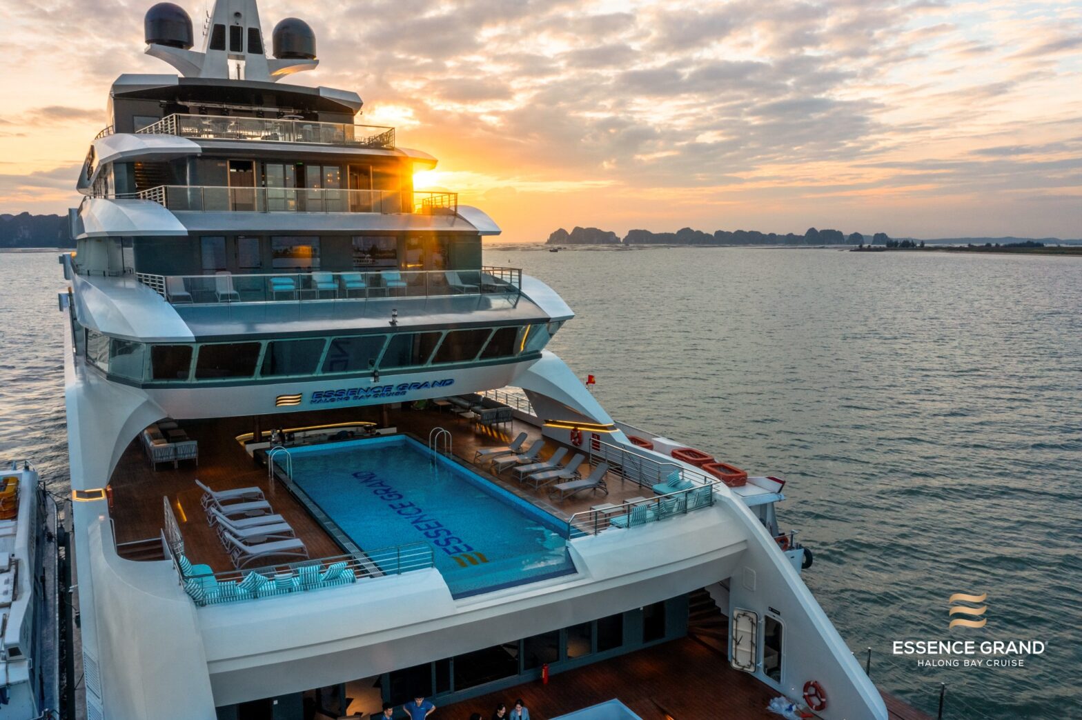 Tour Du thuyền Essence Grand Hạ Long Superyacht 2 ngày 1 đêm