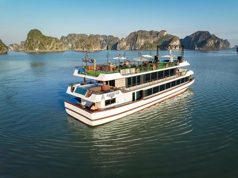 Tour du thuyền Hạ Long Ambrose Cruise