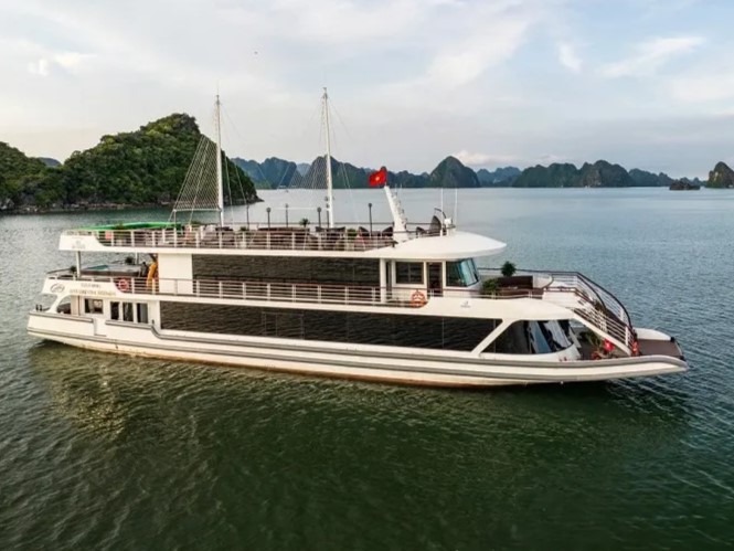 Tour du thuyền Hạ Long Diamond Cruise sang trọng