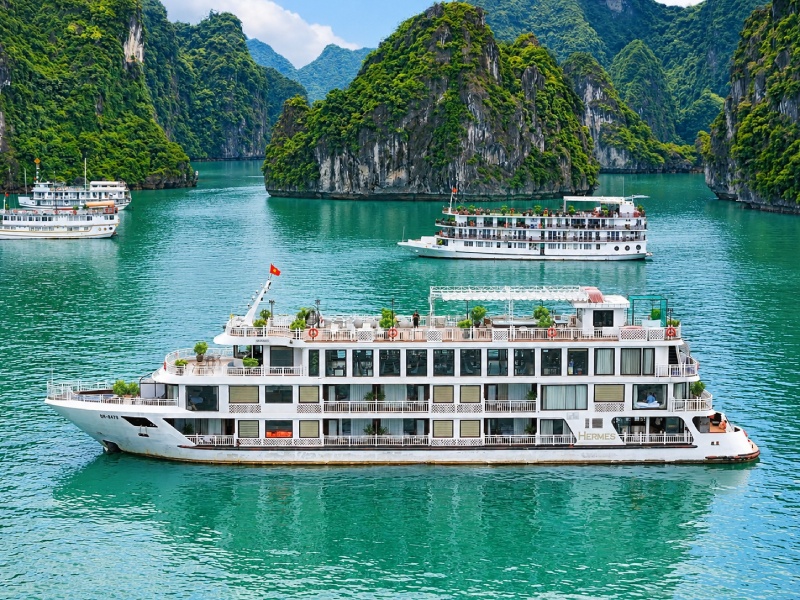 Tour du thuyền Hermes 2 Ngày 1 Đêm