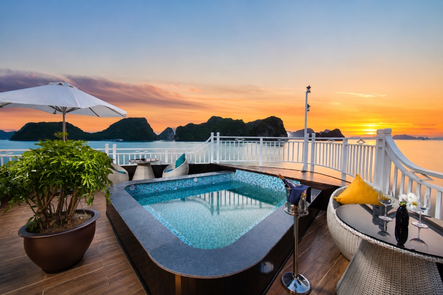 Tour du thuyền Hermes 2 Ngày 1 Đêm