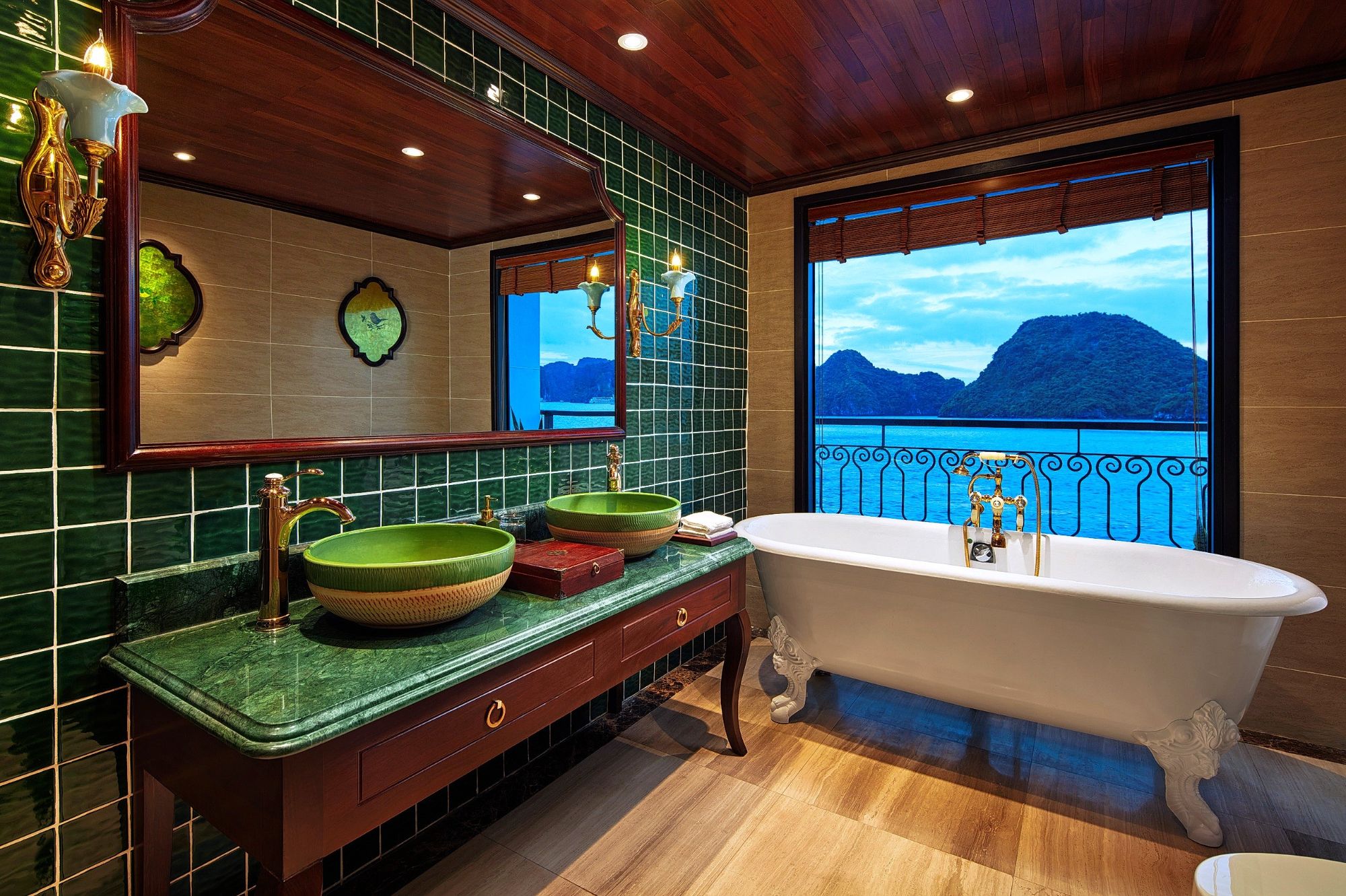 Tour du thuyền indochine Premium Hạ Long 2 ngày