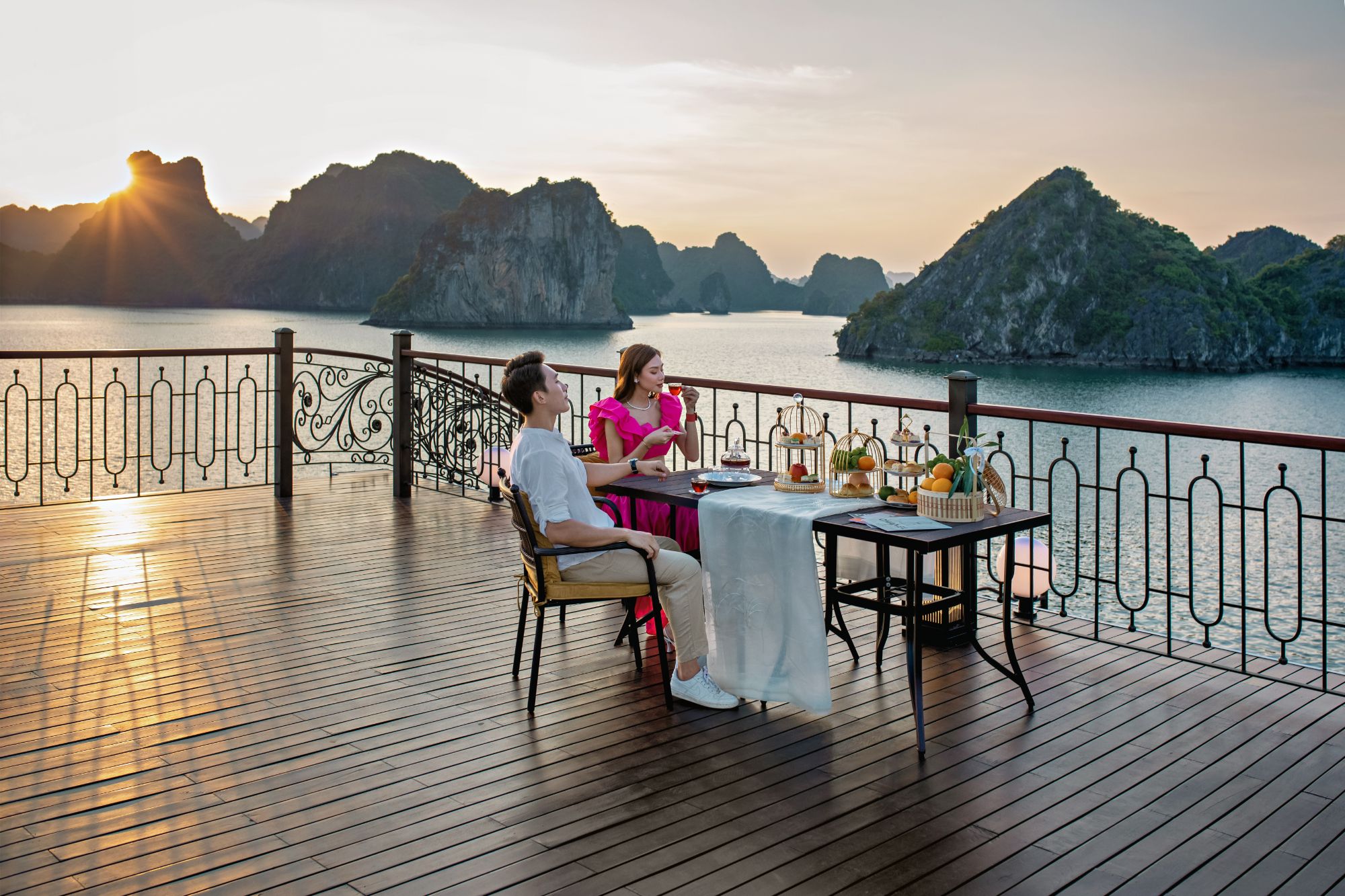 Tour du thuyền indochine Premium Hạ Long 2 ngày