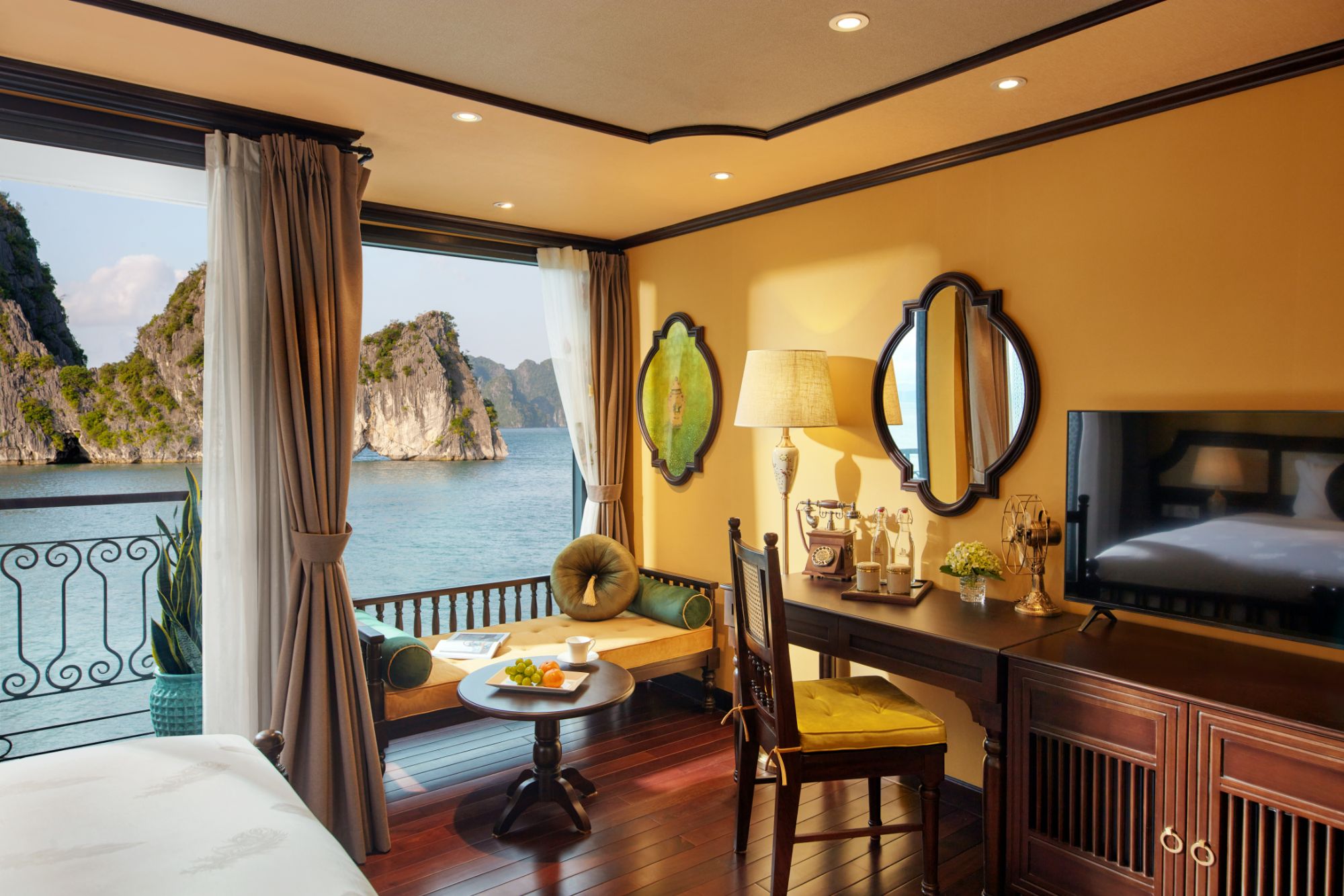 Tour du thuyền indochine Premium Hạ Long 2 ngày