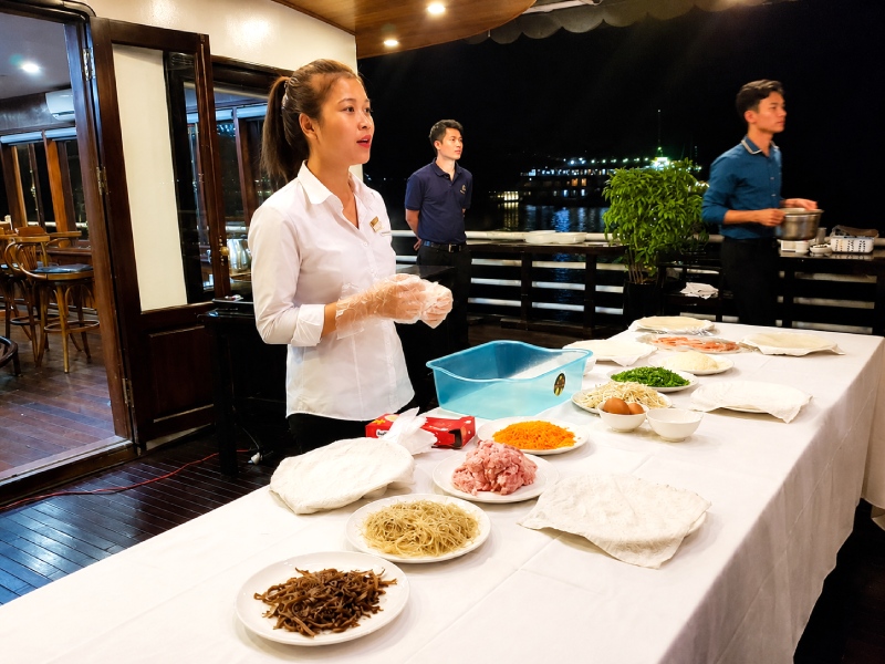 Tour du thuyền La Regina Royal 2 ngày 1 đêm