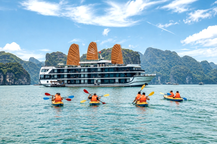Tour du thuyền La Regina Royal 2 ngày 1 đêm