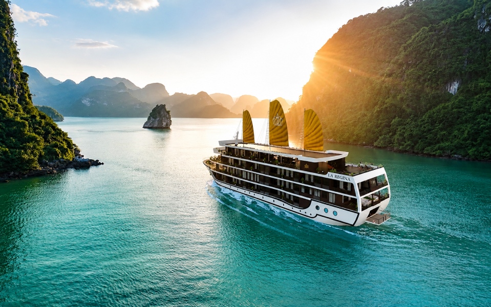 Tour du thuyền La Regina Royal 2 ngày 1 đêm