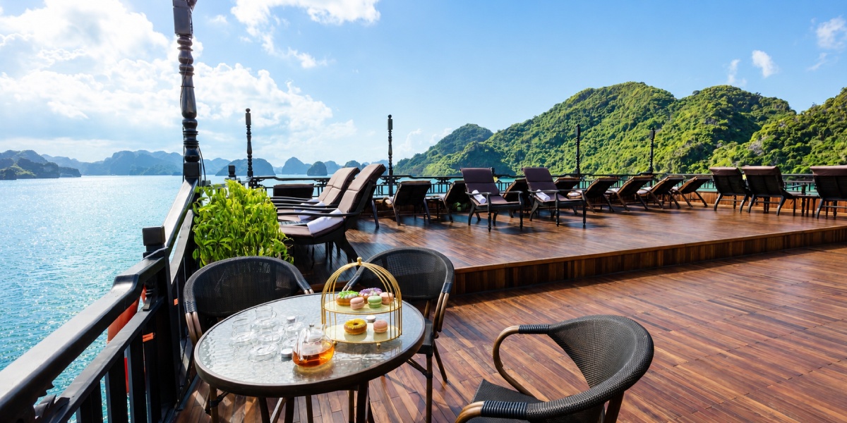 Tour du thuyền La Regina Royal 2 ngày 1 đêm
