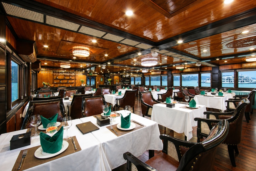 Tour du thuyền La Regina Royal 2 ngày 1 đêm