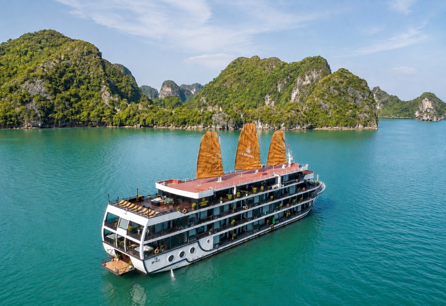 Tour du thuyền La Regina Royal 2 ngày 1 đêm