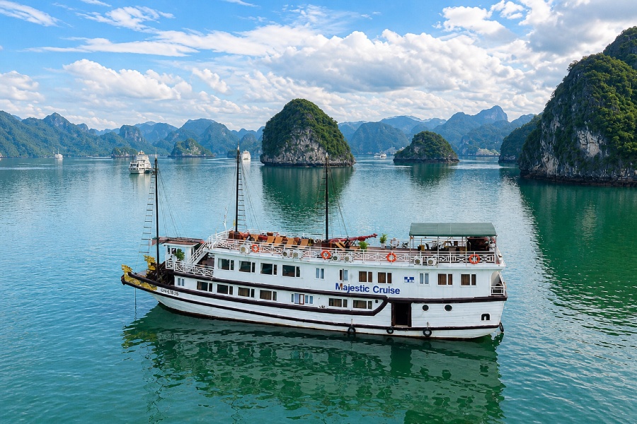 Tour Du Thuyền Majestic 2 Ngày 1 Đêm